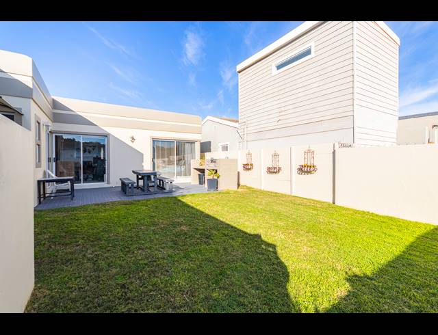 2 BEDROOM FREESTANDING TO LET IN PARKLANDS